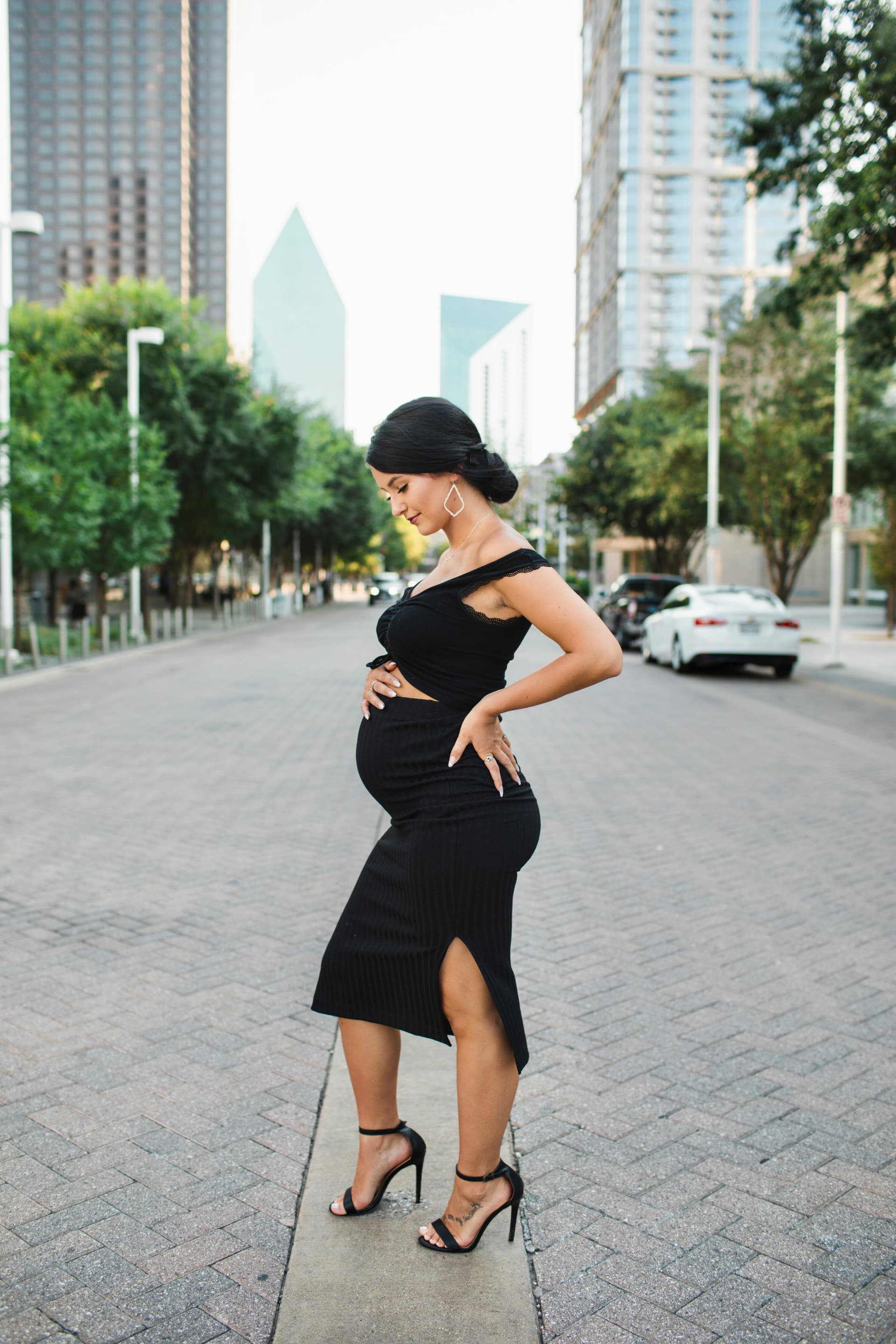 Classic and elegant maternity portrait