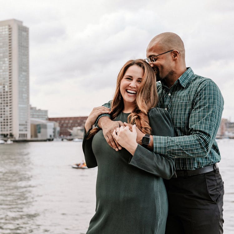 Couple poses outdoors for their free city pier photoshoot