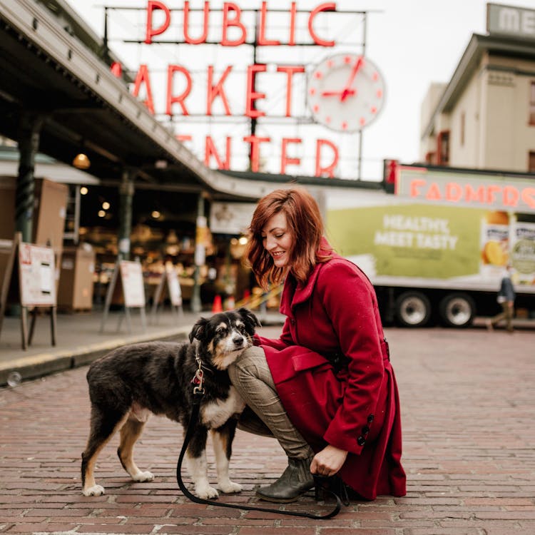 Woman poses with her pet dog in front of the iconic public market for her free outdoor pets photoshoot