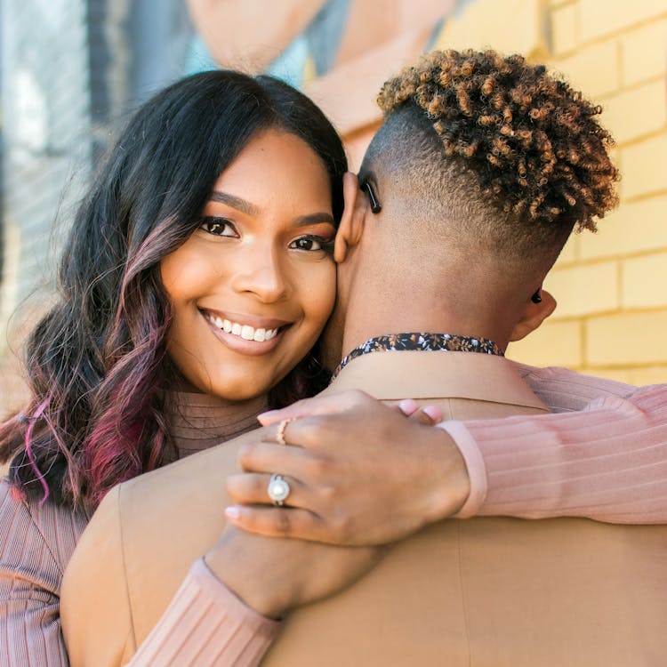 Couple hugs for their free outdoor engagement photoshoot